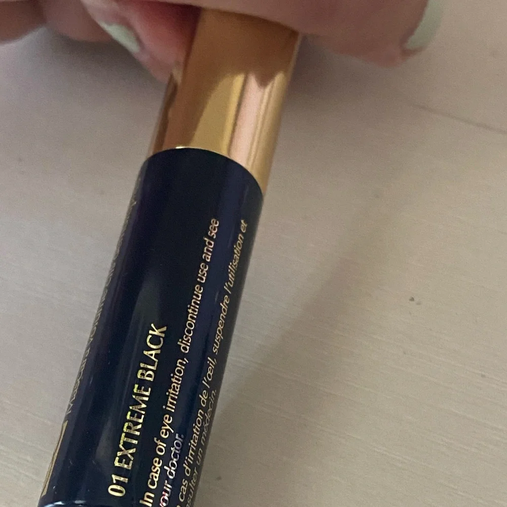 NWOT ESTÉE LAUDER Sumptuous Extreme Lash Multiplying Volume Mascara Travel Size